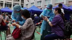香港新冠疫情反覆爆發 各項應對措施被指漏洞遍地