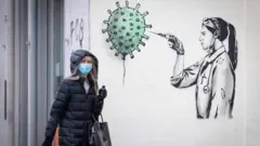 женщина и граффити