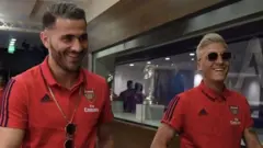 Sead Kolašinac na Mesut Ozil ntabwo bakomerekeye muri ibyo byabaye mu kwezi kwa karindwi