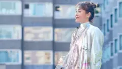 Mary Ren in digital dress