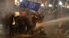 Demonstranti u Tbilisiju