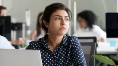 கொரோனா: ஐடி நிறுவனங்களில் தொடரும் பணி நீக்கம் என்ன காரணம்?