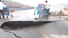 యాదాద్రిలో కుంగిన రోడ్