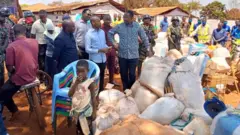 Umushikiranganji George Simbachawene yiboneye ingene impunzi zo mw'ikambi ya Mtendeli zariko zitegura ngo zitahuke itariki 18 z'ukwezi kw'umunani 2020
