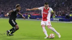 Beşiktaş, Şampiyonlar Ligi C Grubu ikinci maçında Hollanda temsilcisi Ajax ile deplasmanda karşılaştı. 11 eksikle Ajax deplasmanına çıkan Beşiktaş, Hollanda'nın başkenti Amsterdam'daki Johan Cruyff Arena'da oynanan mücadeleyi 2-0 kaybetti.