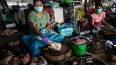 ဖွဲ့စည်းပုံပြင်မရတဲ့အပေါ် နိုင်ငံရေးအောက်လုံးမထိုးနဲ့လို့ တပ်ဘက်က ပြော