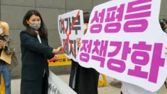 민주당, 여성 단체 등의 강한 반발이 예상돼 처리는 쉽지 않을 것으로 보인다