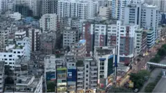 বিশ্বের সবচেয়ে ঘনবসতিপূর্ণ শহরের একটি ঢাকা