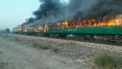 آتش‌سوزی قطار در پاکستان بیش از ۷۰ کشته به جا گذاشت