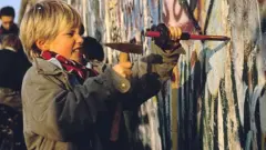 Berlin wall colapse