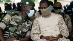 Bamwe mu bayoboye agatsiko k'abasirikare kahiritse ubutegetsi muri Mali