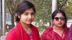 ছবিতে আসাদুজ্জামান রুবেল, তার স্ত্রী লাভলী আক্তার, বড় মেয়ে ছোঁয়া আক্তার ছোট মেয়ে কথা আক্তার।