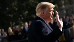 الرئيس الأمريكي المنتهية ولايته دونالد ترامب