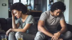 La loi sur le divorce, la dissolution et la séparation introduira les divorces dits "sans faute" au Royaume-Uni.