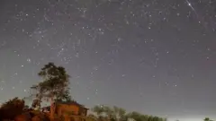 زخات الشهب المبهرة تنير السماء