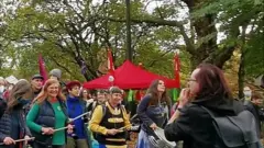 স্কটল্যান্ডের গ্লাসগোতে চলতি জলবায়ু সম্মেলনের মধ্যে হাজার হাজার পরিবেশ আন্দোলনকারী শোভাযাত্রা সমাবেশ করেছে। মিছিলে অংশ নেওয়া বেশ কজনের সাথে কথা বলেন বিবিসি বাংলার শাকিল আনোয়ার।