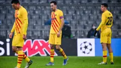 لاعبون بفريق برشلونة