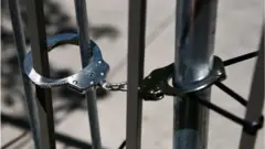 হ্যান্ডকাফ