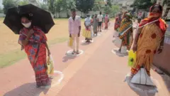 સોશિયલ ડિસ્ટન્સિંગ