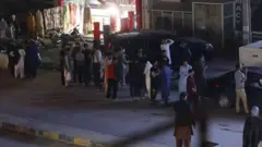 فر الناس من منازلهم بعد وقوع الزلزال