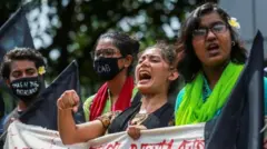 Bangladeş'te düzenlenen bir protesto gösterisi