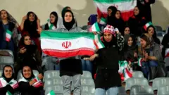 زنان در ورزشگاه
