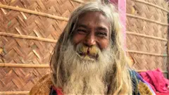 বাংলাদেশের বিভিন্ন অঞ্চলে অবস্থিত আশ্রম, মাজার বা দরগায় সাধারণত বছরে নির্দিষ্ট একটি সময়ে মেলা আয়োজন করা হয়। মেলাকে কেন্দ্র করে দেশের বিভিন্ন জায়গা থেকে ‘পাগল’রা জমায়েত হন।