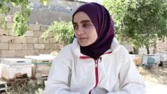 Mardin'de atanamadığı için arıcılık yapan Kürtçe öğretmeni Vahdet Uçar'ın fotoğrafı