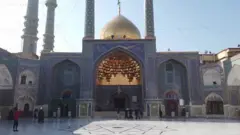 بحران کرونا در ایران: مردم نگران، تجمعات مذهبی در جریان