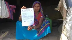 ઝૂંપડપટ્ટીમાં રહેતાં મહિલા
