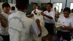 နိုဝင်ဘာရွေးကောက်ပွဲမှာ နိုးဗုတ်လား ဂိုးဗုတ်လား- တစ်ပတ်အတွင်း သတင်းမြင်ကွင်း