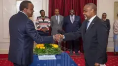 Safiirka Soomaaliya ee Kenya, Tarzan (iyo Uhuru Kenyatta) xilligii warqadaha laga g8udoomayay ee shaqada safaaradda uu billaabay