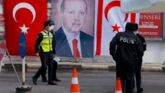 kıbrısta erdoğan bayrağı