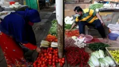 pedagang sayur.