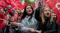 الناخبون لأول مرة يمثلون 8 في المئة من الناخبين الأتراك وستكون أصواتهم حاسمة.