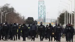 Köprüde polis