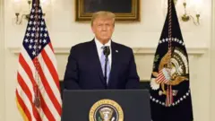Le président Trump s'exprime via une vidéo sur Twitter au lendemain de l'émeute du Capitole, le 7 janvier 2021