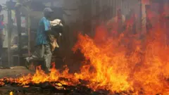 Namoota halleellaa saalaa isaan dhaqqabe irraa hafan