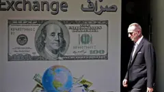 اعتراض لبنانی‌ها به دولت؛ جلو سقوط ارزش پول را بگیرید