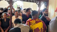 Danna hoton da ke sama domin kallon bidiyon: Shugaban Sri Lanka Gotabaya Rajapaksa ya tabbatar da cewa zai sauka daga mukaminsa.