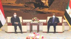የግብጽ ፕሬዝዳንት አብደል ፋታህ አልሲሲ እና የሱዳኑ ፕሬዝዳንት ጄነራል አል ቡርሐን