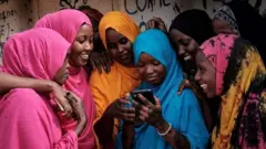 A wannan bidiyon, wata ƙwarariyar likita Hajiya Zainab Bagudu Shinkafi, ta yi mana bayanin yadda mata za su iya duba kansu don gane ko sun kamu da kansar nono.