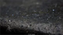 Stein mit Diamanten