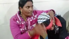 મહિલા
