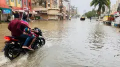 દ્વારકામાં પાણી ભરાયાં