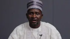 Fitaccen mawakin nan da ya yi wa 'yan siyasar Najeriya waka, Haruna Ningi, ya ce ya yi nadamar yi wa Shugaba Muhamadu Buhari waka ne saboda bai cika alkawuran da yadauka ba.