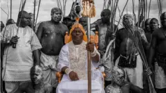 Ọọni ile ifẹ atawọn ẹmẹsẹ laafin