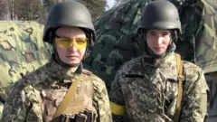 Maksym y Dmytro, adolescentes en el ejército de Ucrania