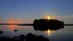 পোর্তোভায়ায় দাউ দাউ করে আগুন জ্বলার এই ছবিটি তুলেছেন একজন পর্যটক এলমারি রাসি।