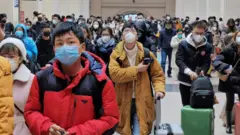 ماسک پہنے چینی شہری